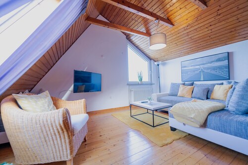 Light-flooded architect house in a quiet location FeWo "Yellow"