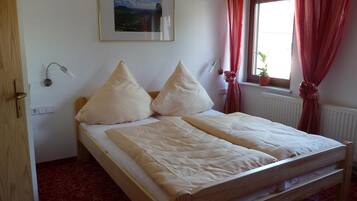 3 bedrooms, in-room safe, travel cot, free WiFi