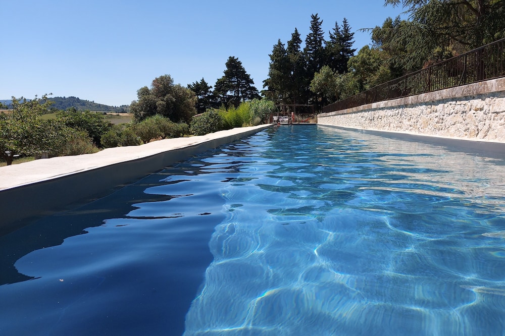 Old winegrower's house with pool in Languedoc (Vulcain)