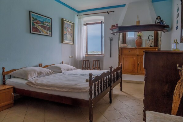 1 bedroom, free WiFi, bed sheets