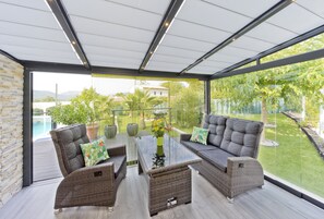 Smart TV - Apartment with pool on the Cote Azur (Bagnols en foret)