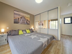 1 bedroom, free WiFi, bed sheets - Apartment with pool on the Cote Azur (Bagnols en foret)