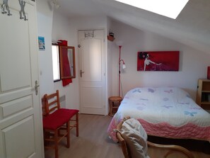 2 Schlafzimmer, Bügeleisen/Bügelbrett