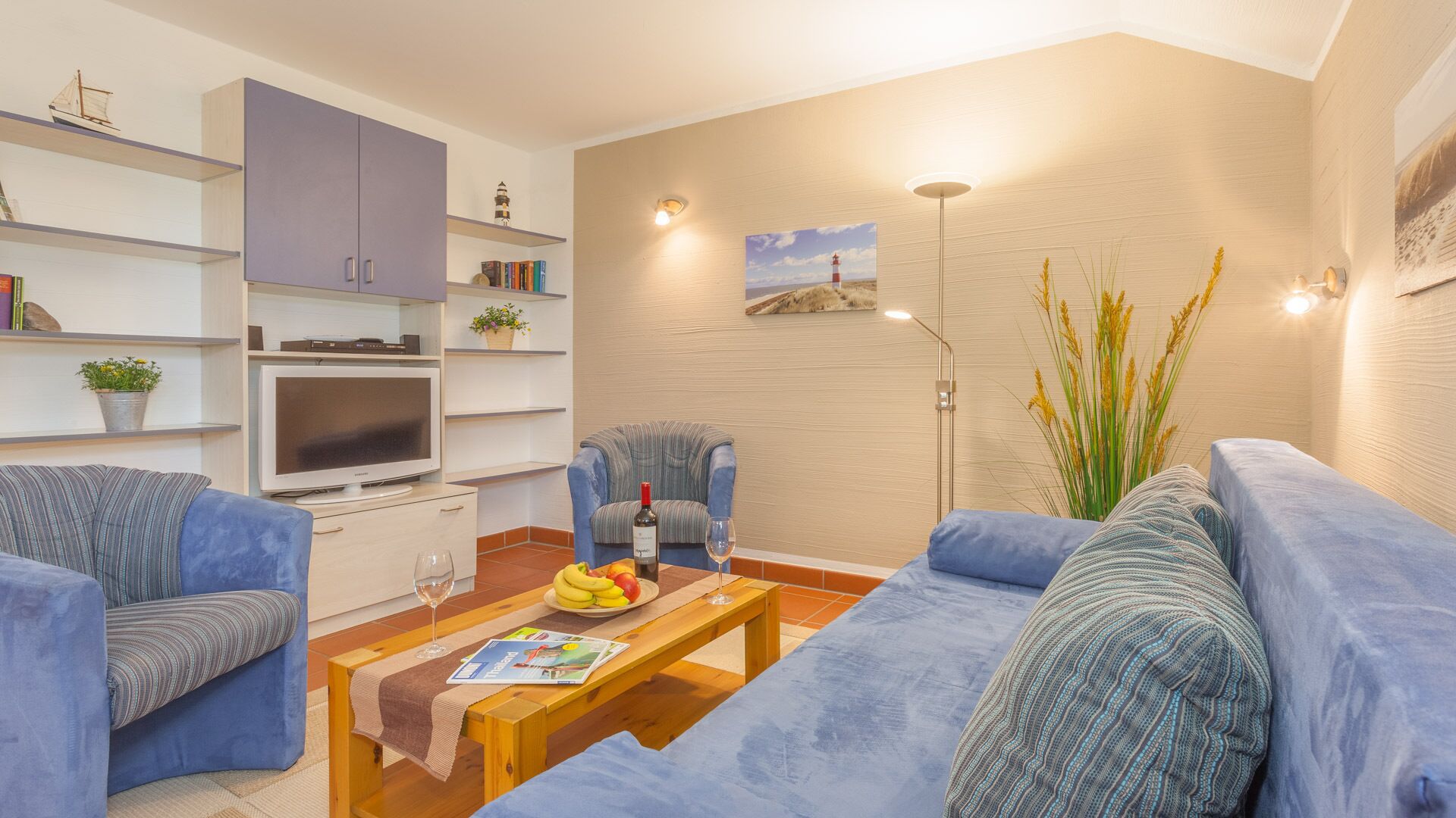quiet apartment near the beach on the top floor incl. Indoor swimming pool \/ sauna etc.