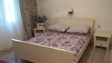 2 chambres, fer et planche Ă repasser, Wi-Fi gratuit, draps fournis