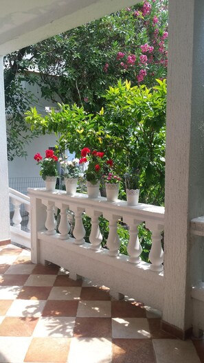 Property grounds - A romantic Mediterranean apartment (Barbat na Rabu)