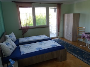 2 chambres, fer et planche à repasser, Wi-Fi, draps fournis