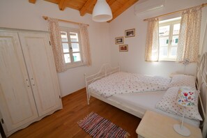 2 bedrooms, in-room safe, iron/ironing board, travel crib