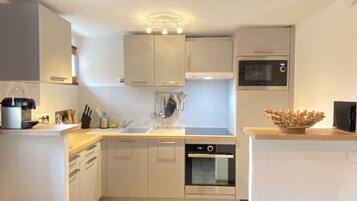 Køleskab, mikrobølgeovn, ovn, opvaskemaskine