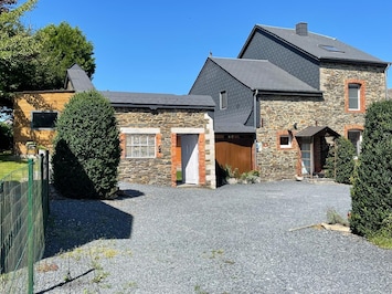 Image de lâhĂ©bergement Ferme rĂ©novĂ©e avec sauna, bain Ă bulles et 5 chambres prĂšs de Bouillon