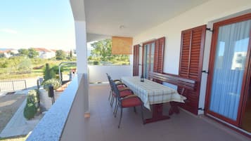 Departamento, 3 habitaciones | Balcón
