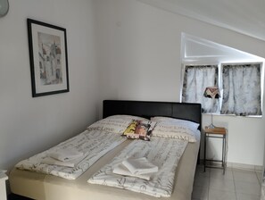1 habitación, wifi y ropa de cama