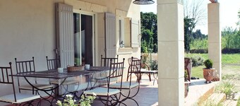 2 * CLASS HOUSE WITH SWIMMING POOL IN THE COUNTRYSIDE AT EYGALIERES