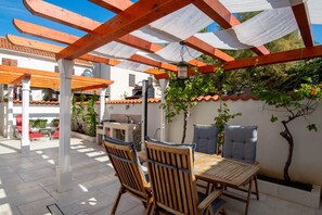 屋外ダイニングエリア