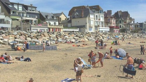 Viehättävä talo, Mt St Michel Bay