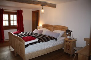 4 Schlafzimmer, Reisekinderbett, kostenloses WLAN, Bettwäsche