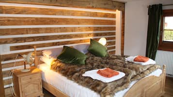 4 bedrooms, travel cot, free WiFi, bed sheets