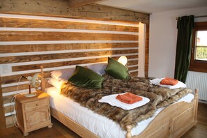 4 bedrooms, travel crib, free WiFi, bed sheets