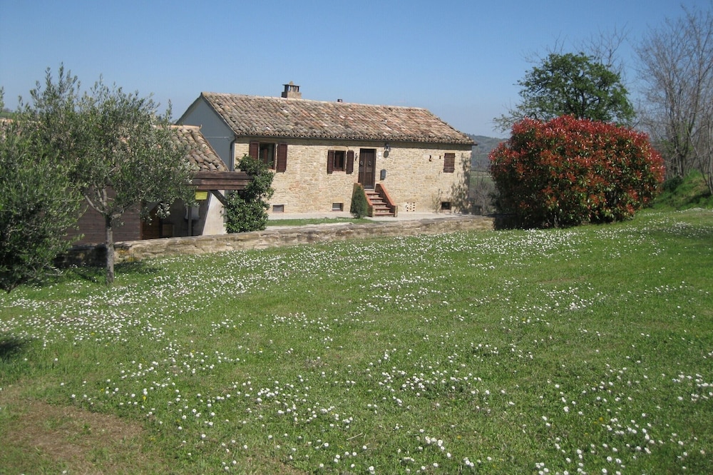 'Casa Pietra Assolata' - Rustico in a fantastic location with pool