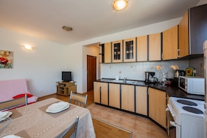 Fridge, microwave, coffee/tea maker, electric kettle