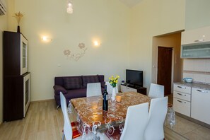 Interior - A nice app. with sea view, 100 m from the beach (Arbanija)