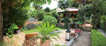 Close to the beach, garden with jacuzzi, barbecue and loungers