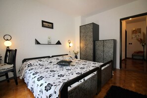 3 bedrooms, iron/ironing board, free WiFi, bed sheets