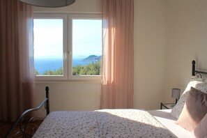 3 bedrooms, WiFi, bed sheets - Holiday apartment (97qm) with stunning sea view for 6-7 person (Dugi Rat)