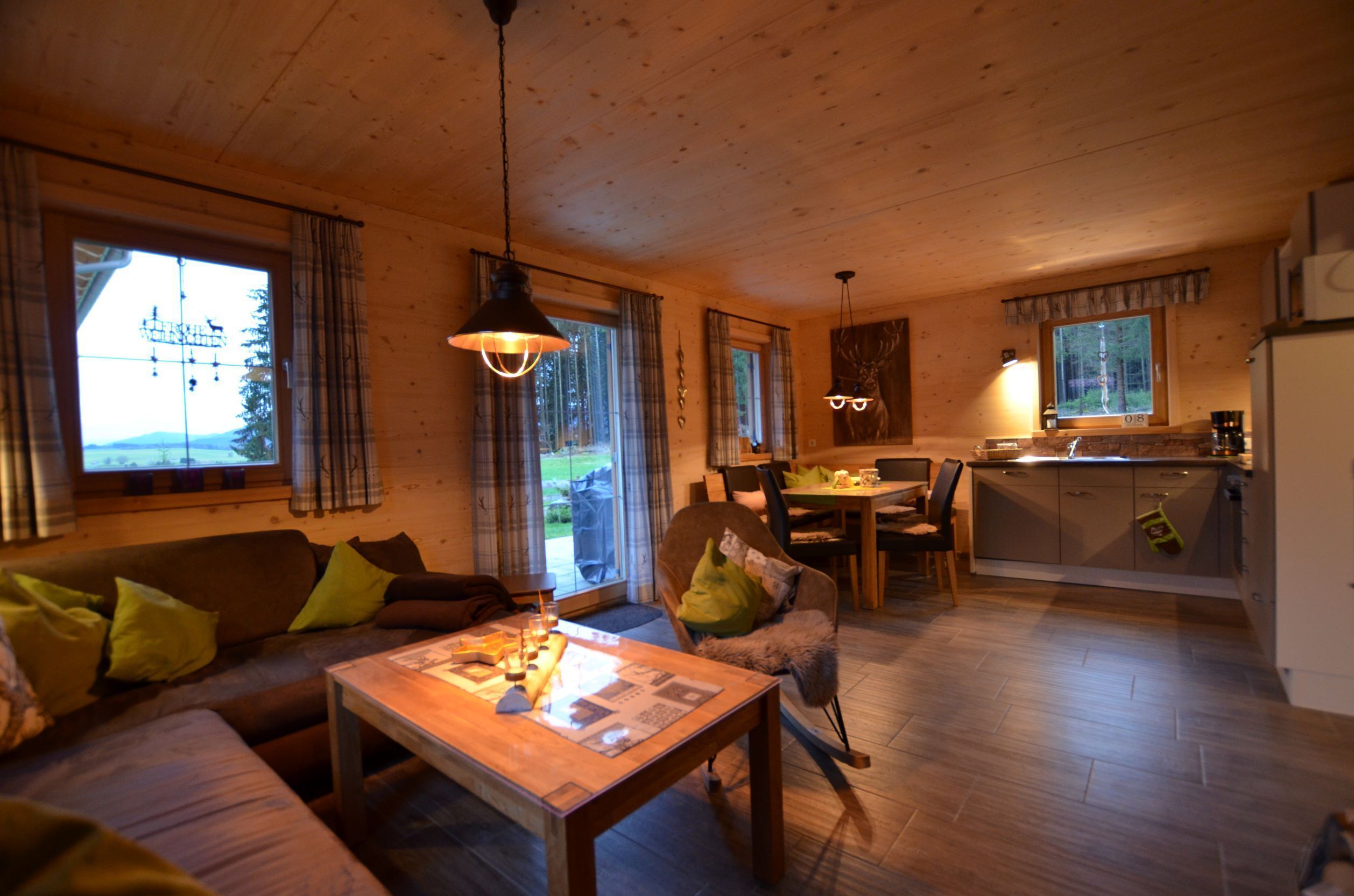 Fernseher, Kamin, Stereoanlage