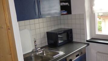 KĂŒhlschrank, Ofen, Herdplatte, GeschirrspĂŒler