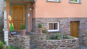 A two-story building with a stone facade, a wooden door, and a small window. - Romantic four-star holiday home in the style of a country-house (Pommern)