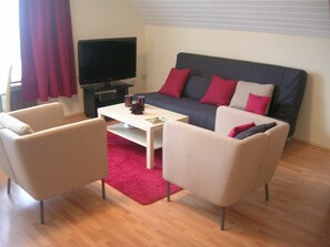 Fernseher, DVD-Player, Stereoanlage
