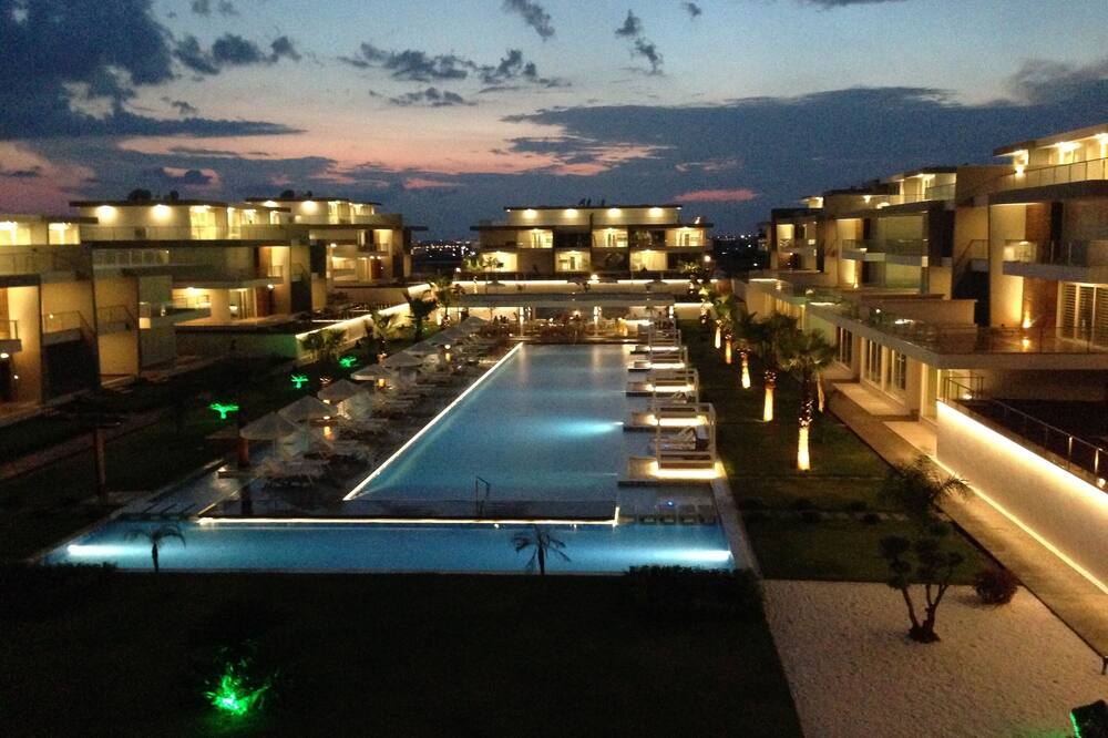 Comfortable apartment with two bedrooms, in a luxury complex with 2 pools