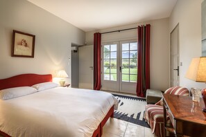 9 slaapkamers, een strijkplank/strijkijzer, reisbedje, gratis wifi