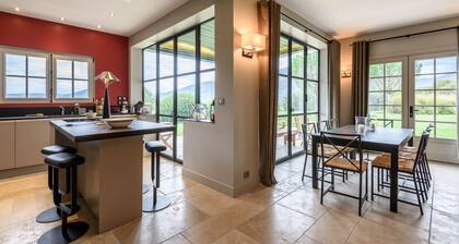 2 houses on 65.000 sq ft closed / 18p Outstanding view Climatisation Heated pool