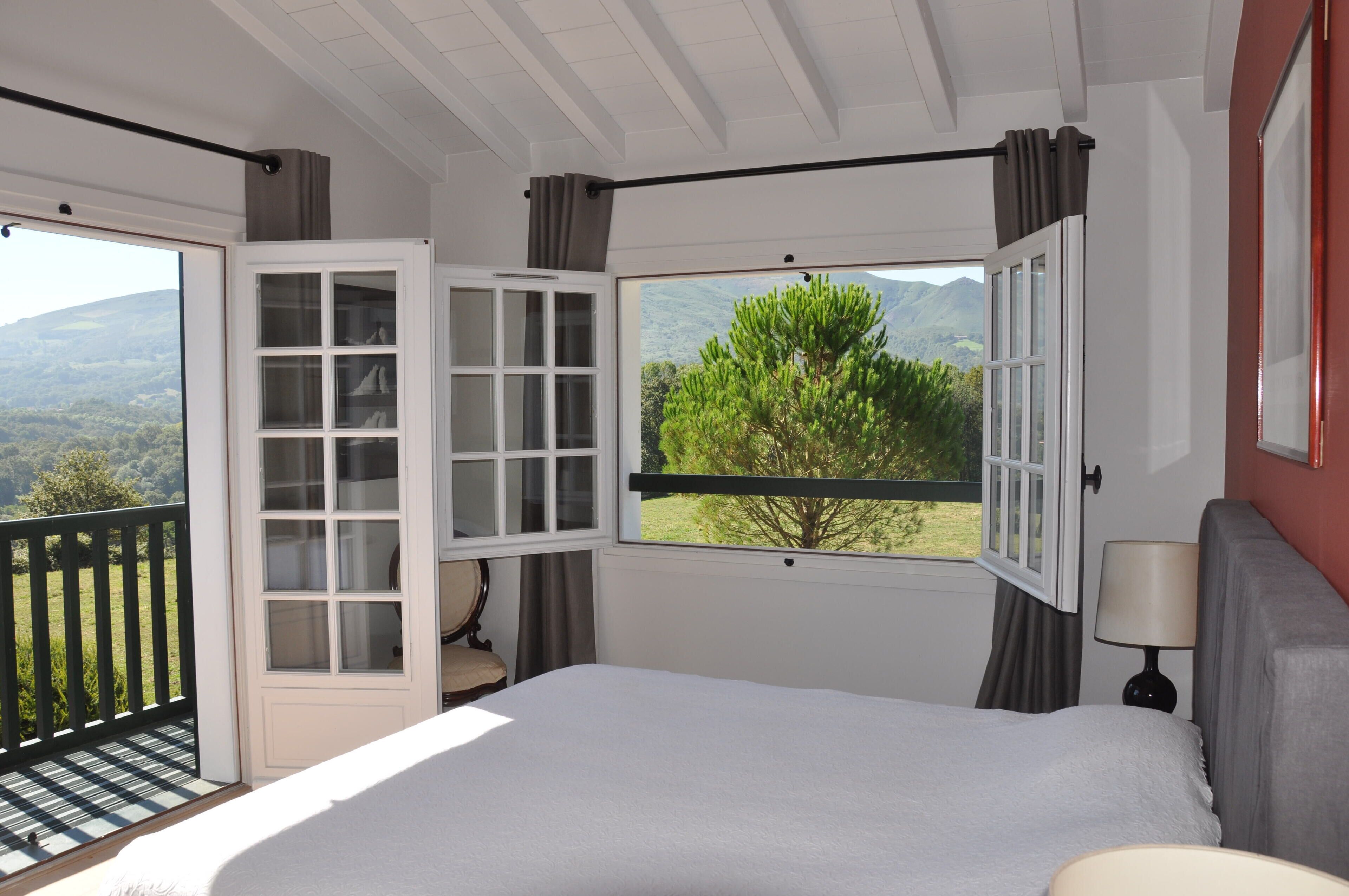 9 chambres, fer et planche à repasser, lit parapluie, Wi-Fi gratuit