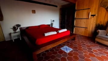 1 slaapkamer, een strijkplank/strijkijzer, gratis wifi, beddengoed
