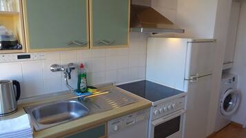 Fridge, oven, stovetop, dishwasher