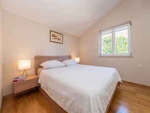 3 bedrooms, free WiFi, bed sheets