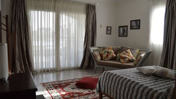 5 bedrooms, in-room safe, desk, iron/ironing board