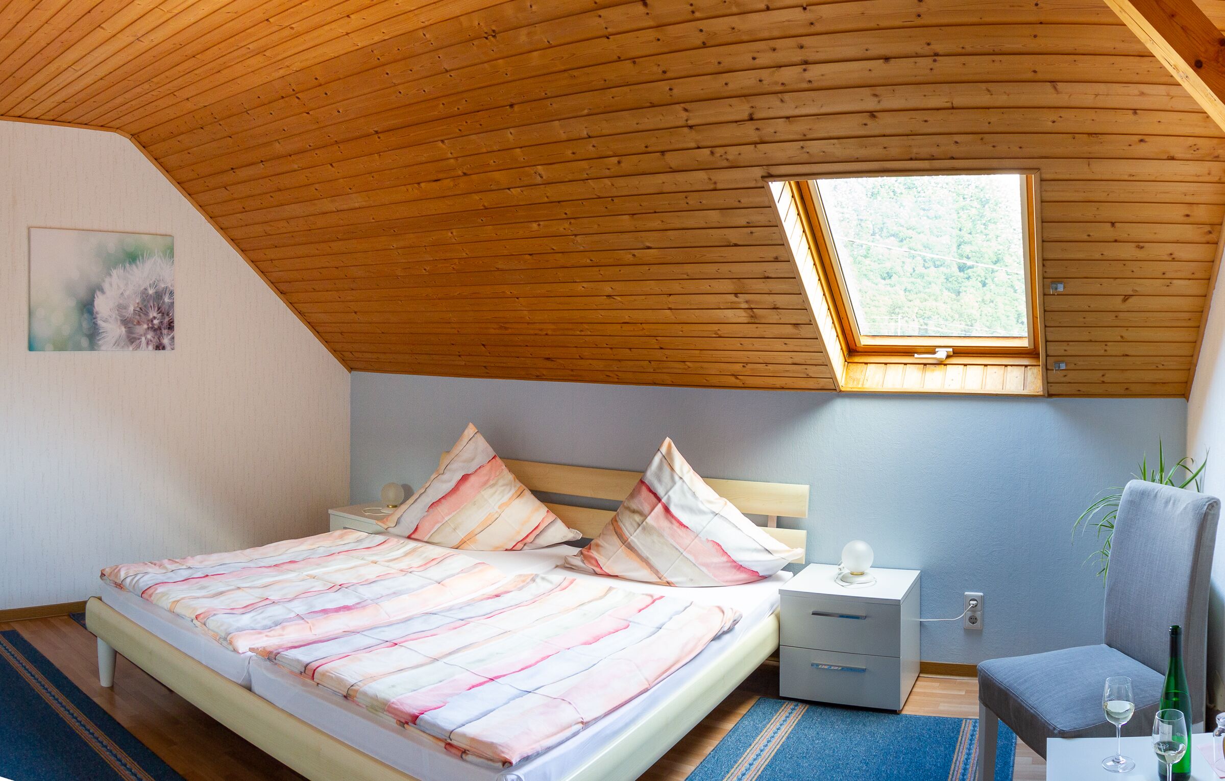 family-friendly, outdoor facility, hiking, wine yards, biking