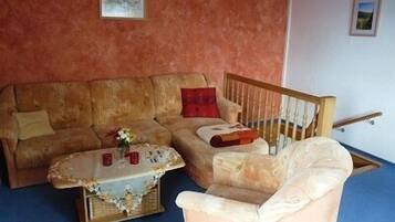 Smart TV, books, stereo