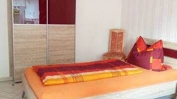 2 quartos, berço de viagem, Wi-Fi de cortesia, roupa de cama