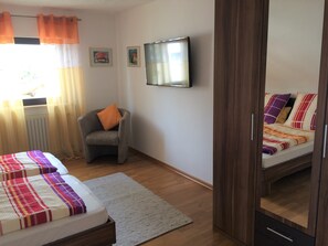 3 bedrooms, in-room safe, iron/ironing board, free WiFi - Comfortable vacation home in the sunny Ortenau region for the whole family (Oberkirch)