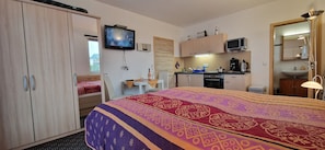 1 bedroom, WiFi, bed sheets