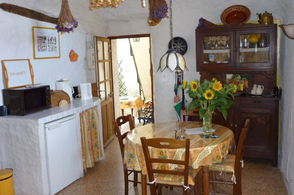 Former farmhouse in a quiet location on a hill above the banks of the Cèze
