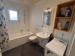 أحواض استحمام، مجففات شعر، مناشف