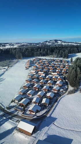 Komfortables Ferienhaus im Feriendorf Via Claudia mit Sauna, Seeblick und Kamin