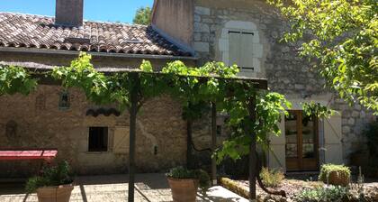 La Roubert - Charmante propriété et sa vaste piscine dans le Triangle d'Or