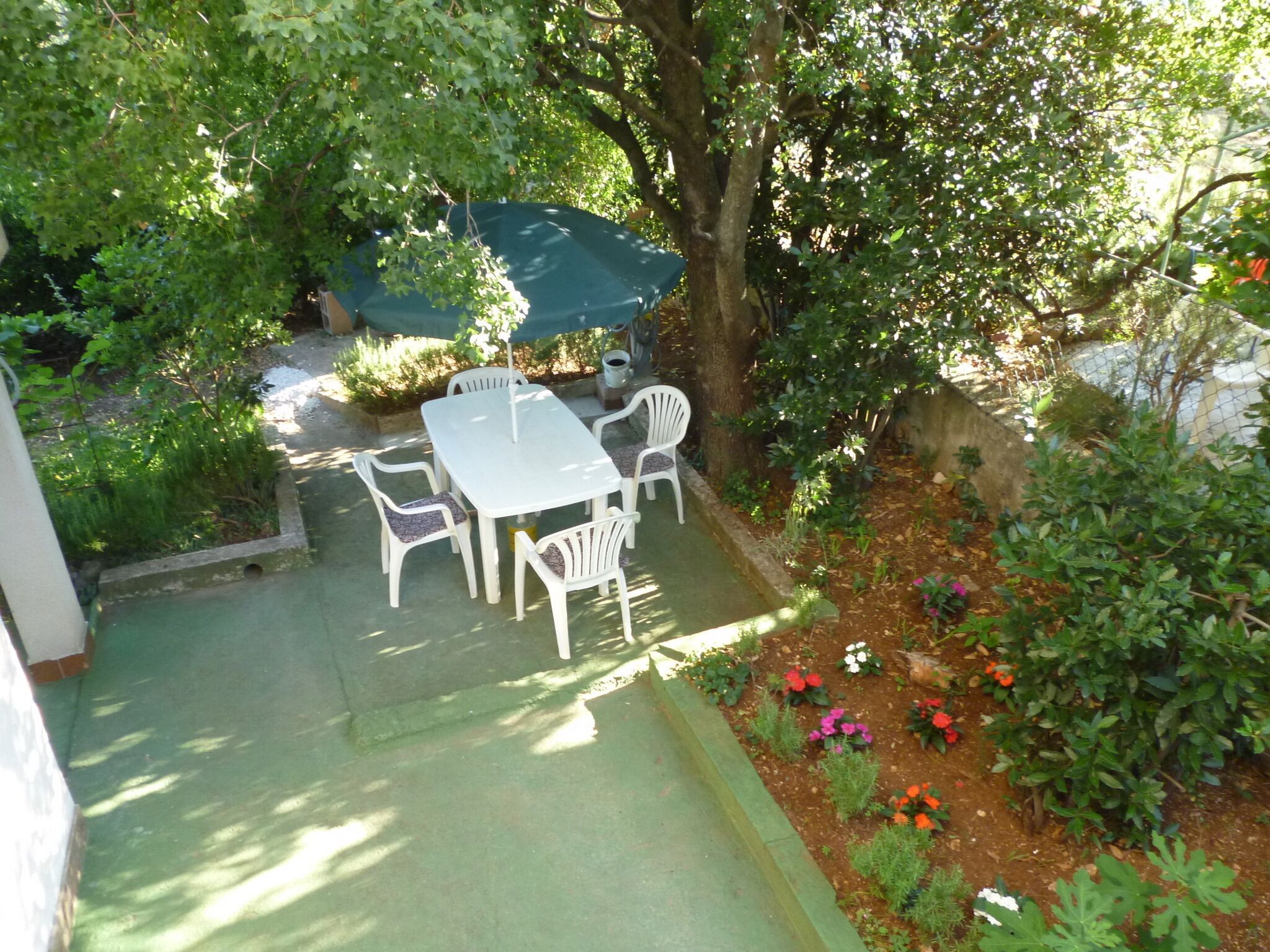 屋外ダイニングエリア